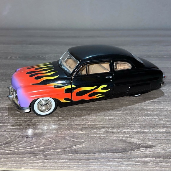 MOTOR MAX 1949 Mercury Coupe Hot Rod Flames Diecast Model Car 1/24 Scale - Picture 5 of 12